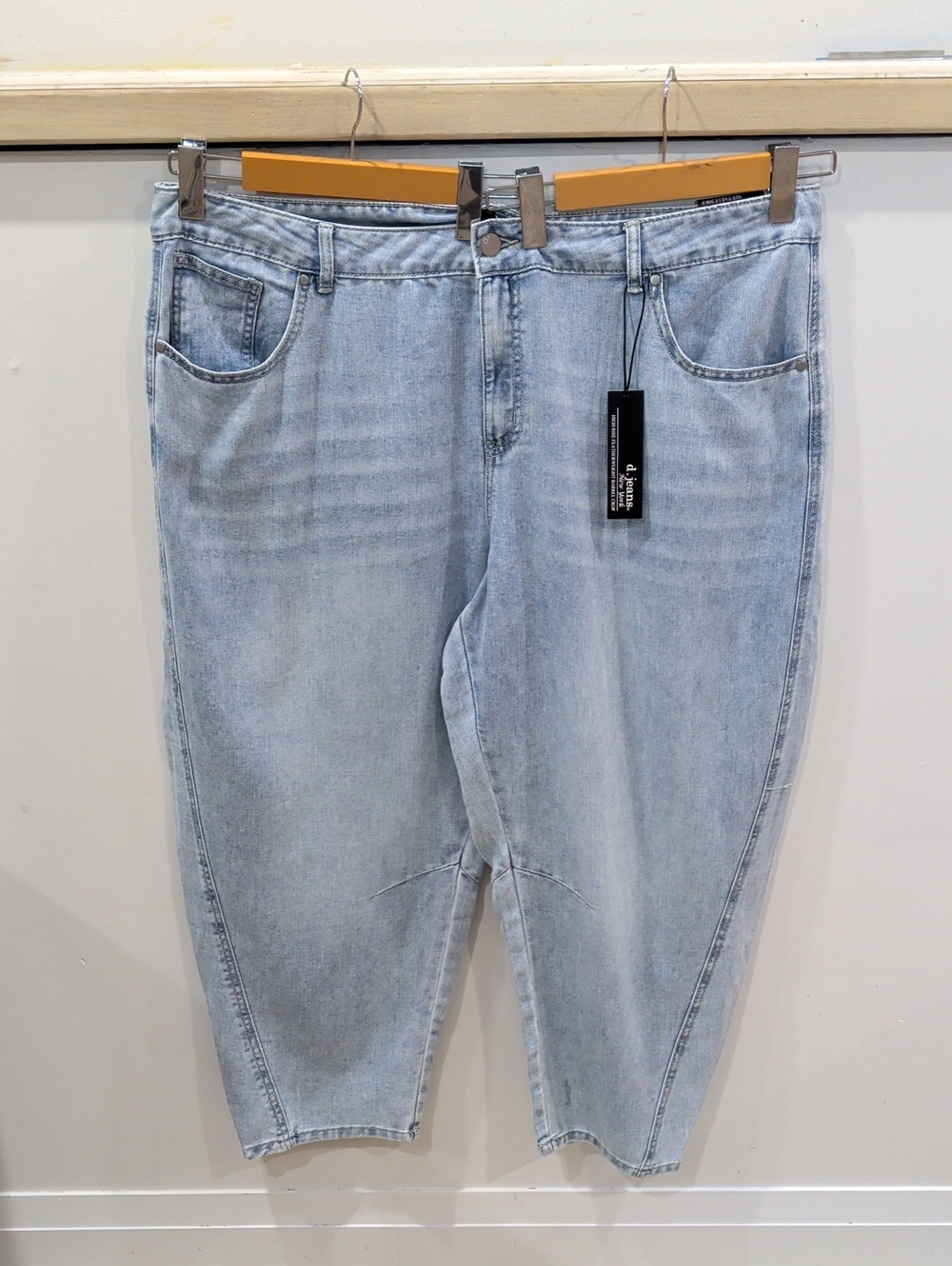 D.JEANS | Women's Light Wash High-Rise Barrel Leg Cropped Ankle Jeans